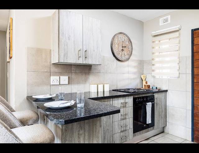 2 BEDROOM APARTMENT FOR SALE IN HEUWELOORD